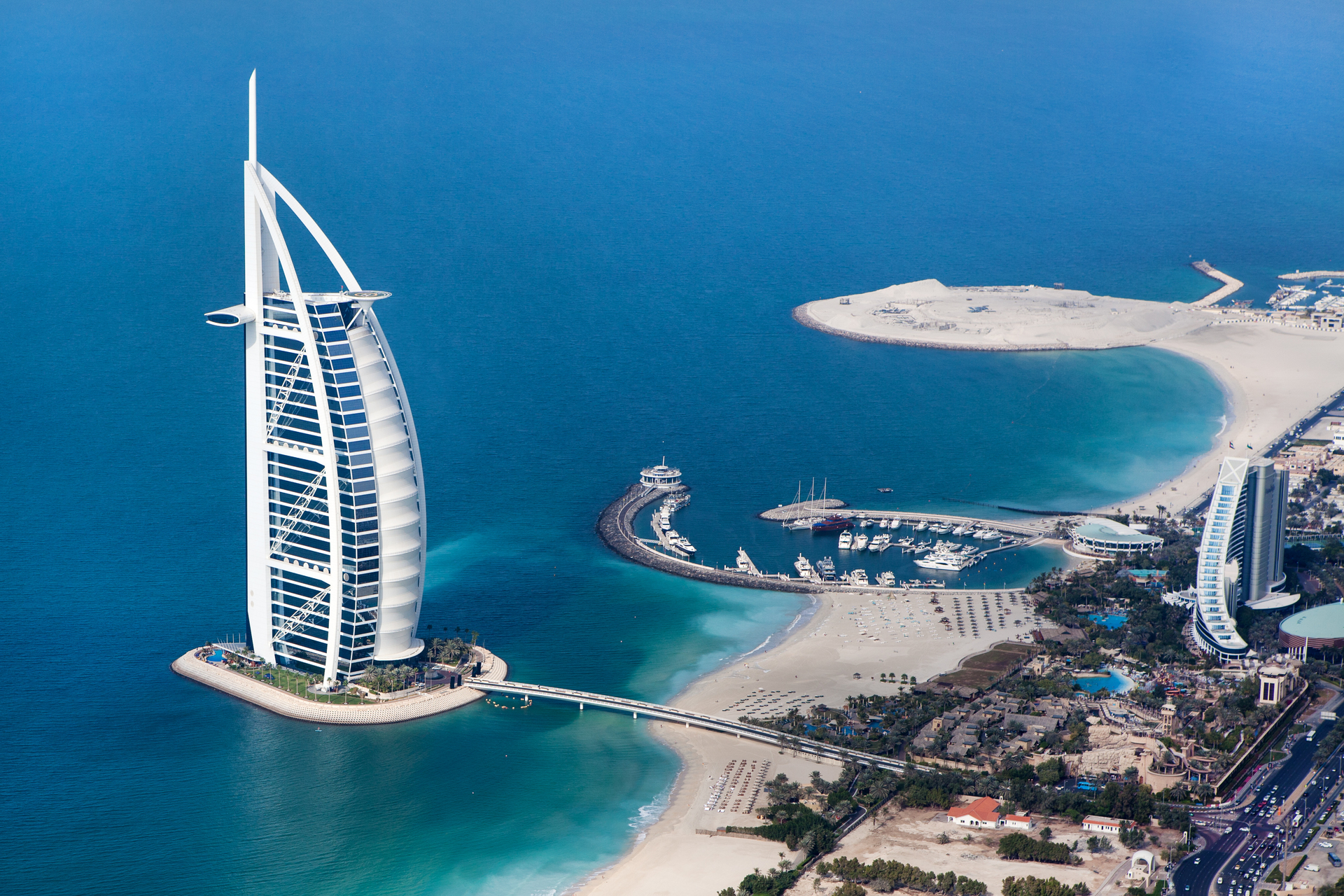ブルジュ アル アラブ (Burj Al Arab): 世界の素敵なホテルを動画紹介